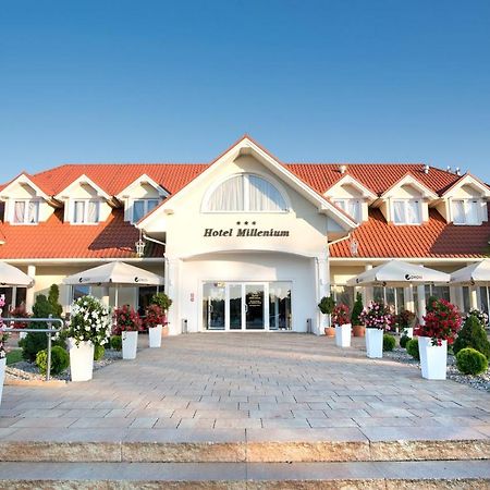 Hotel Millenium Góra Motyczna Kültér fotó