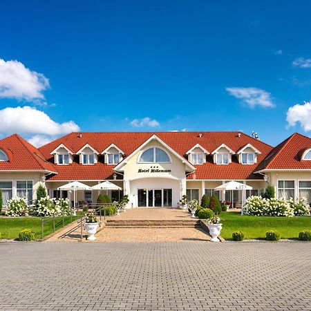 Hotel Millenium Góra Motyczna Kültér fotó