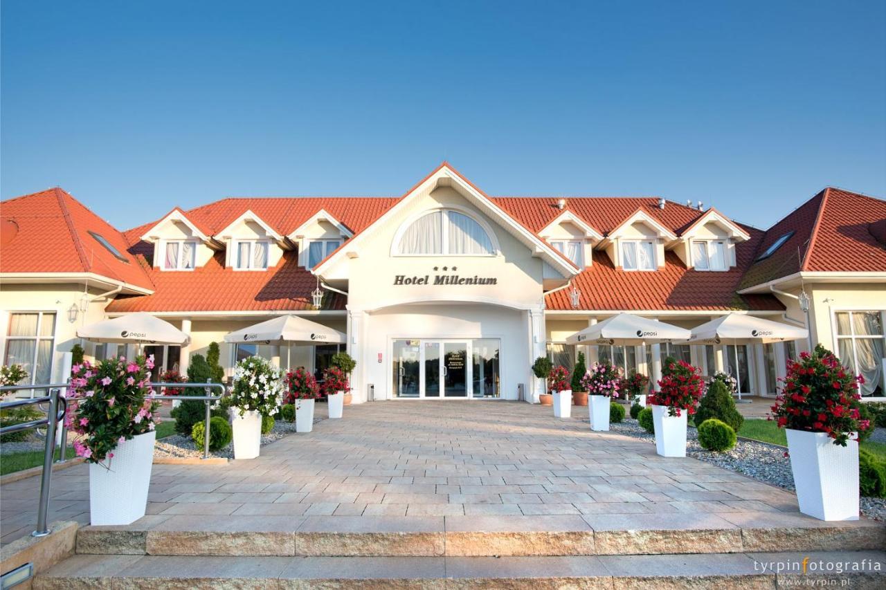 Hotel Millenium Góra Motyczna Kültér fotó