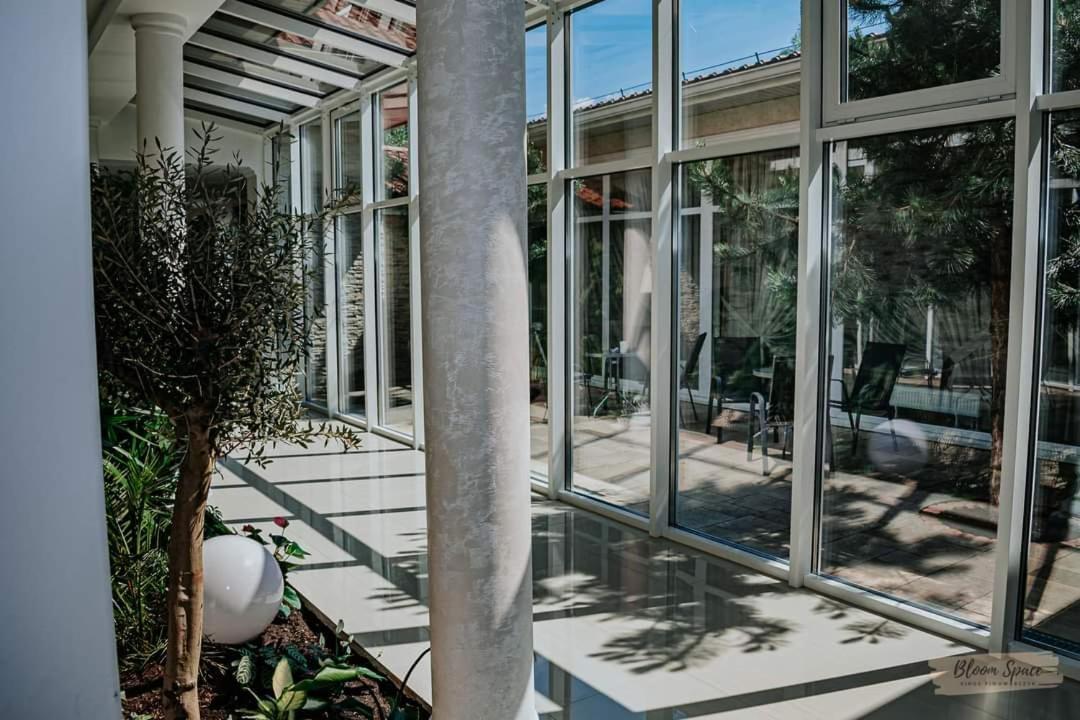 Hotel Millenium Góra Motyczna Kültér fotó