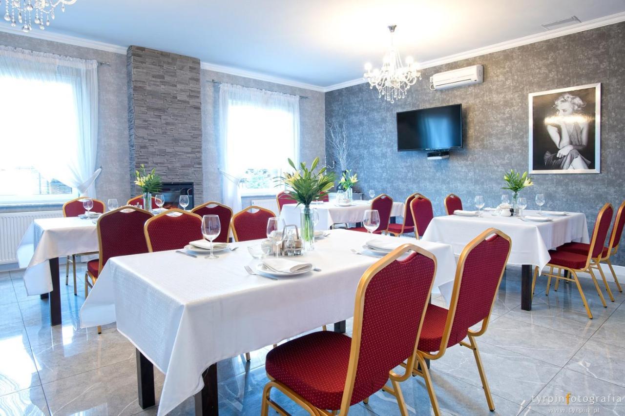 Hotel Millenium Góra Motyczna Kültér fotó