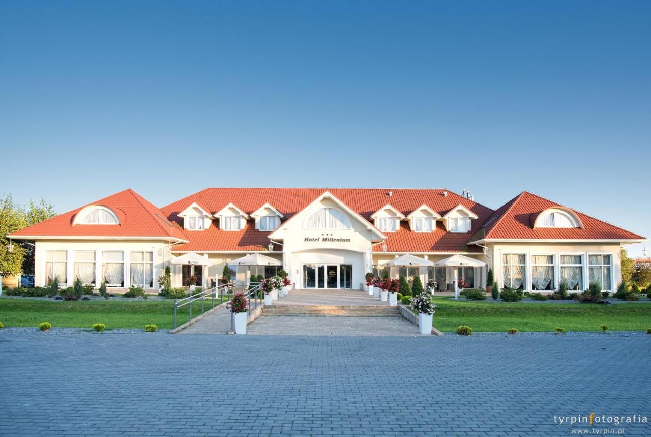 Hotel Millenium Góra Motyczna Kültér fotó