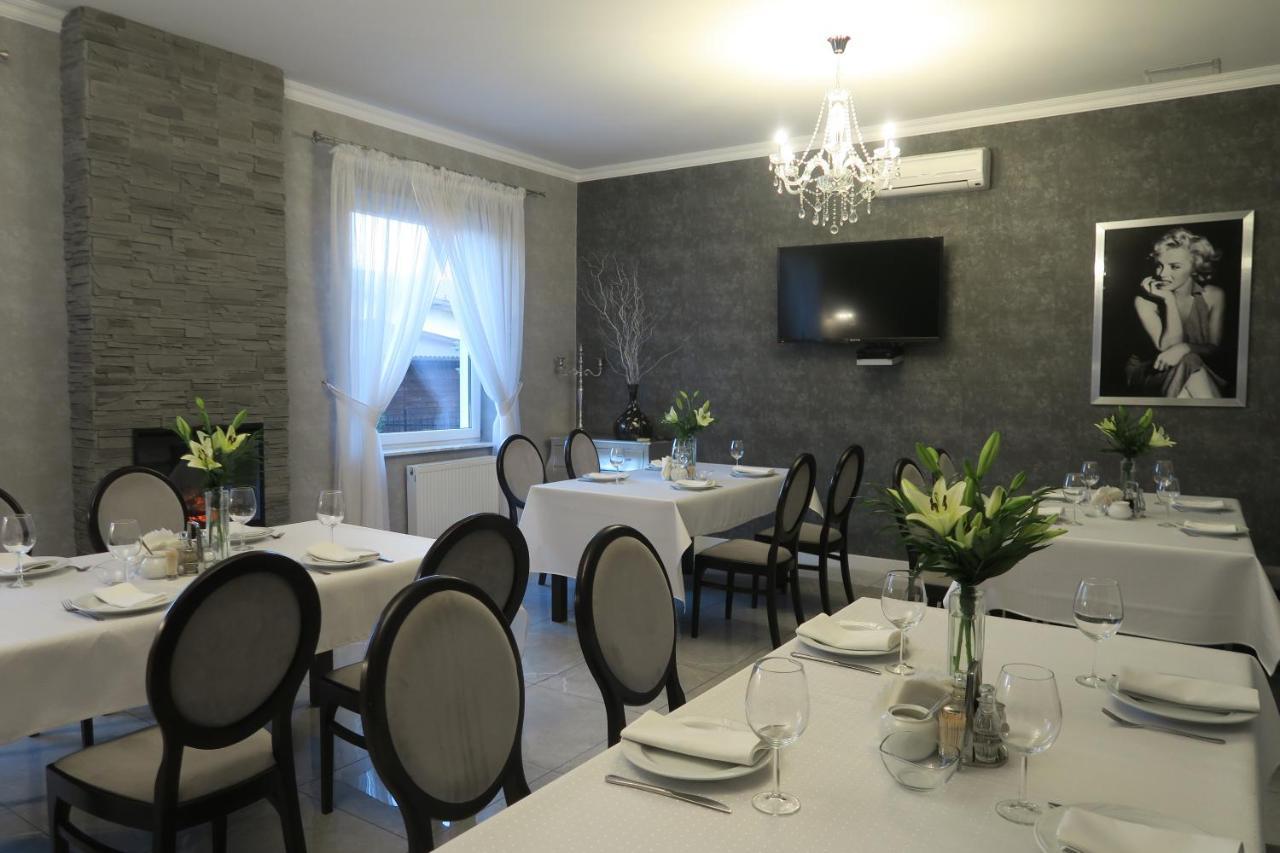 Hotel Millenium Góra Motyczna Kültér fotó