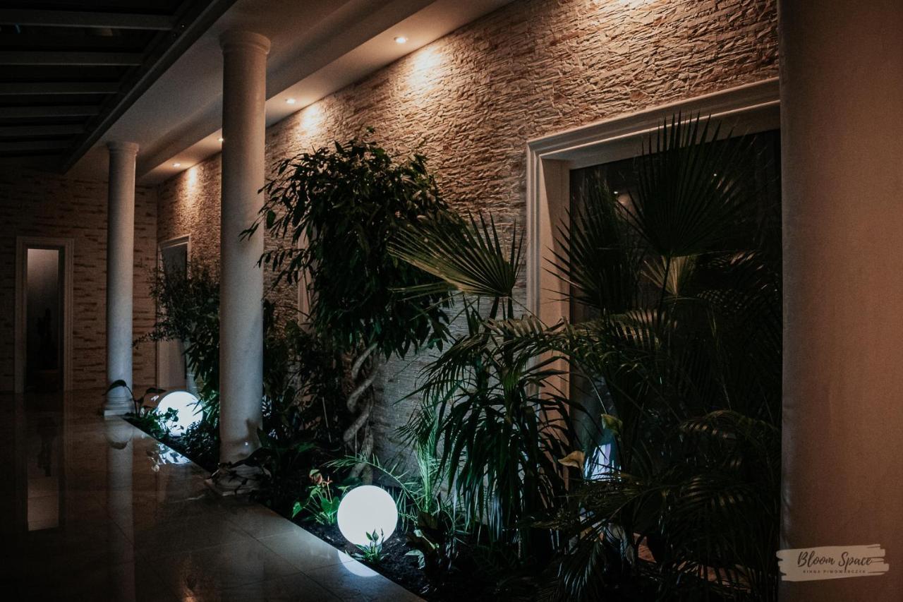 Hotel Millenium Góra Motyczna Kültér fotó