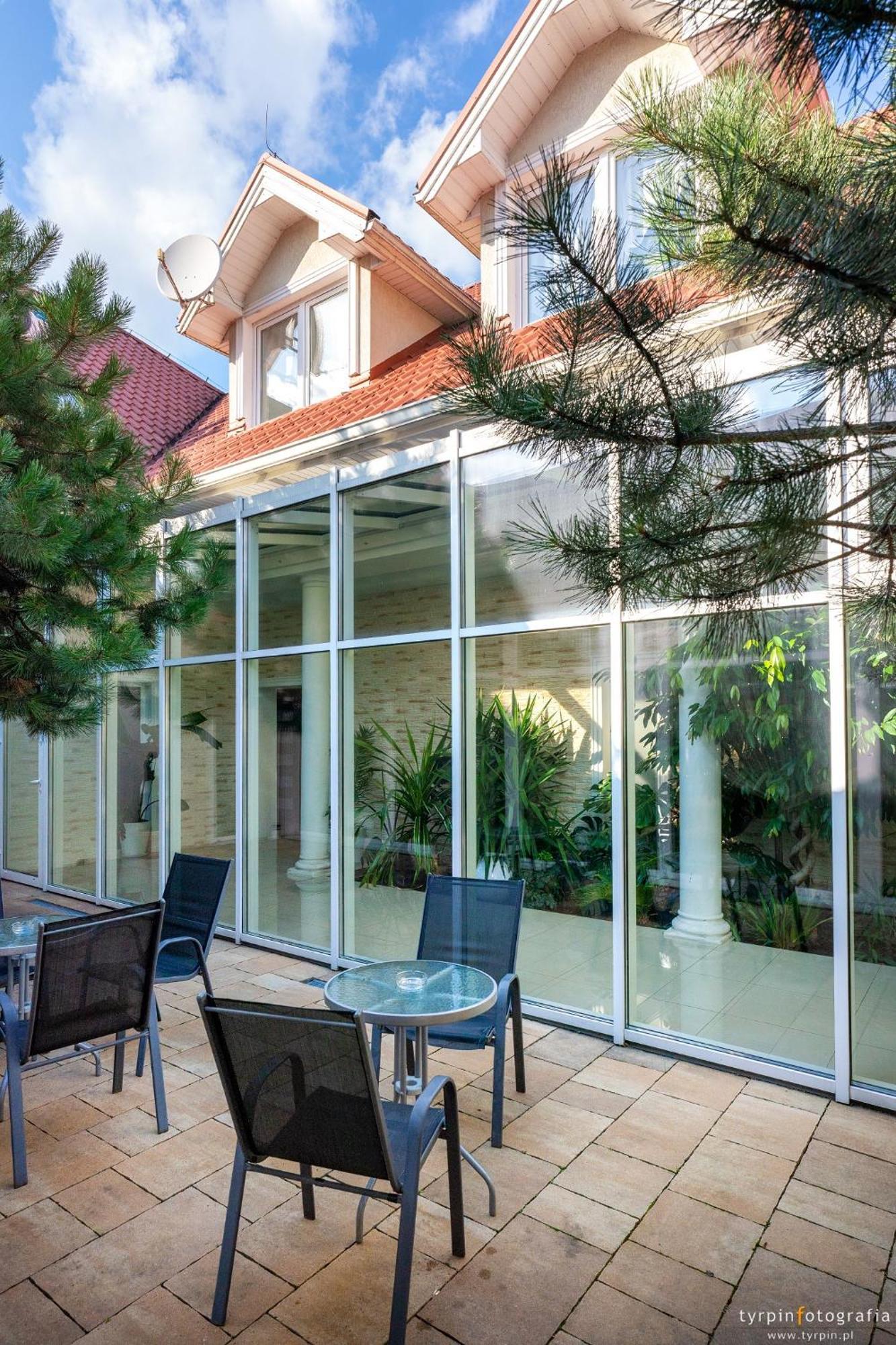 Hotel Millenium Góra Motyczna Kültér fotó