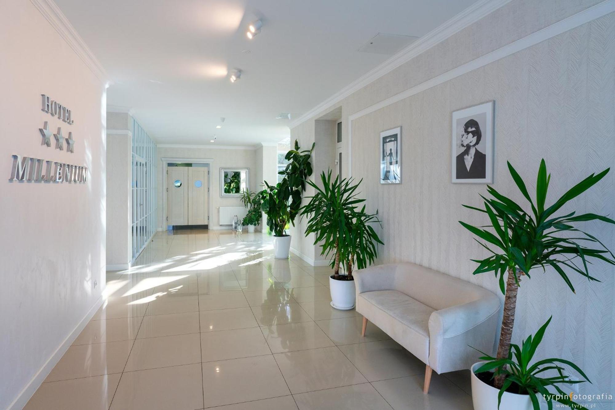 Hotel Millenium Góra Motyczna Kültér fotó