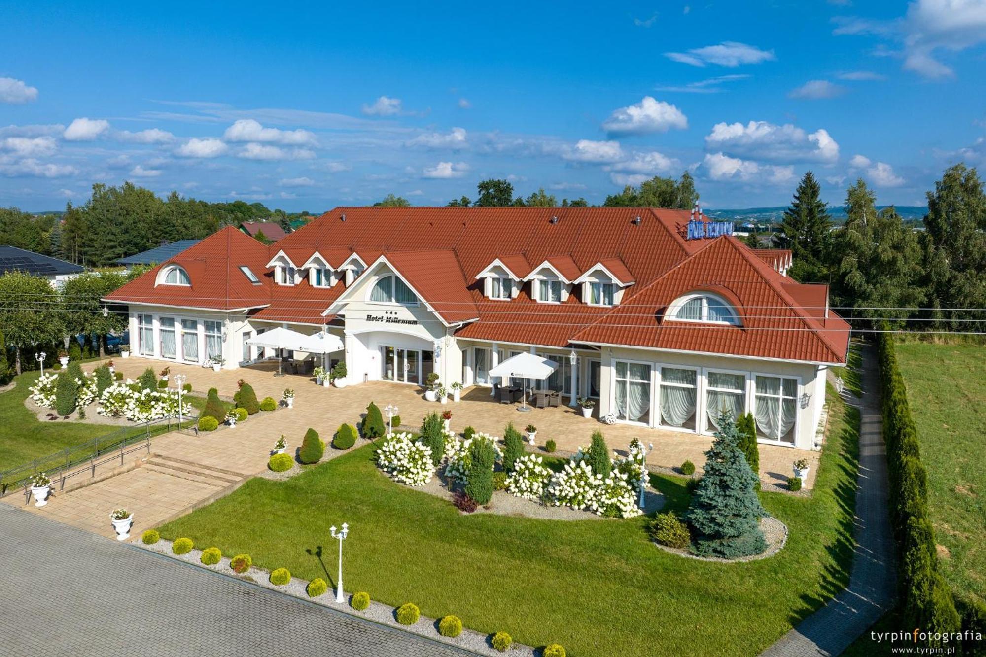 Hotel Millenium Góra Motyczna Kültér fotó