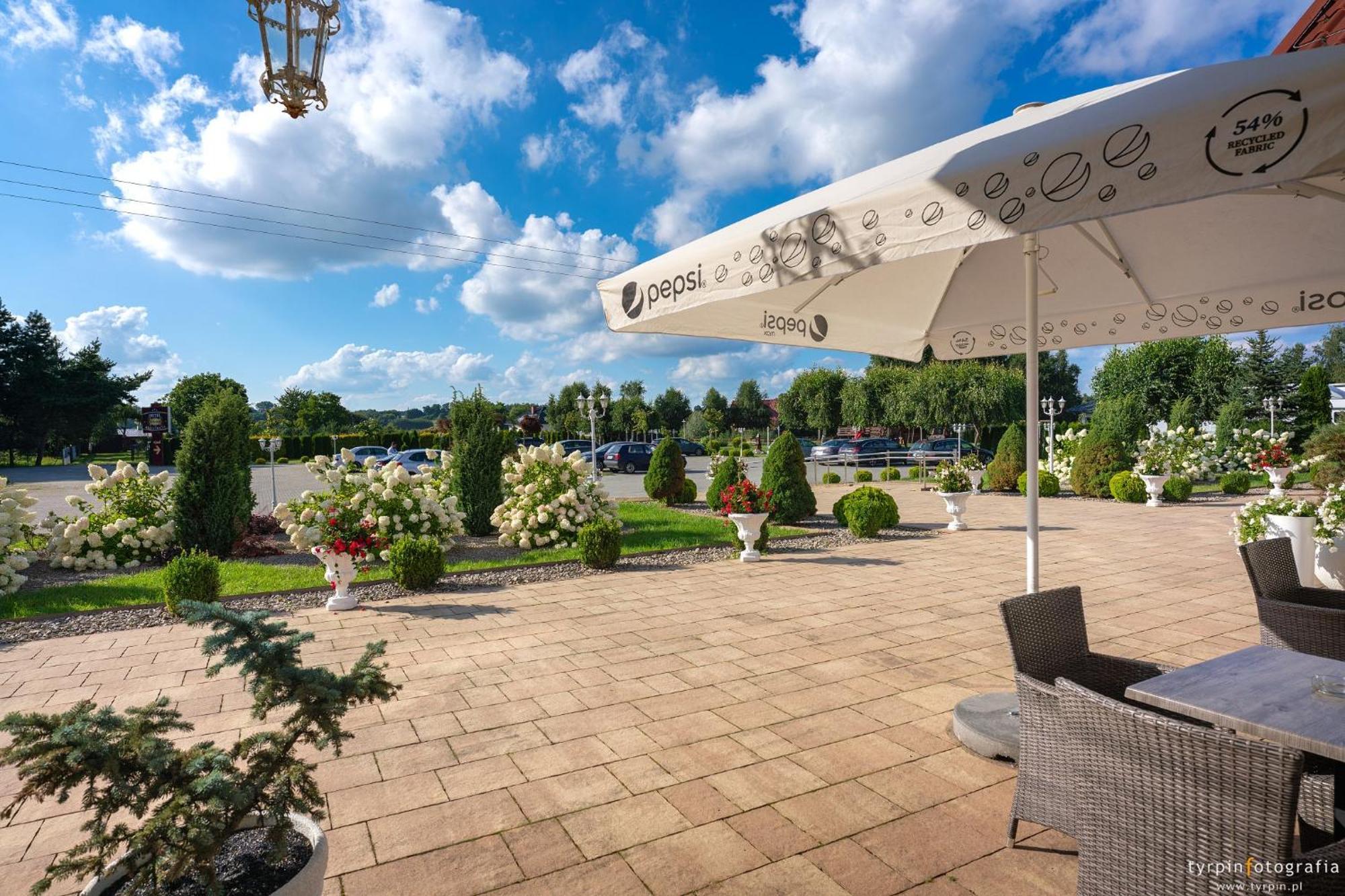 Hotel Millenium Góra Motyczna Kültér fotó