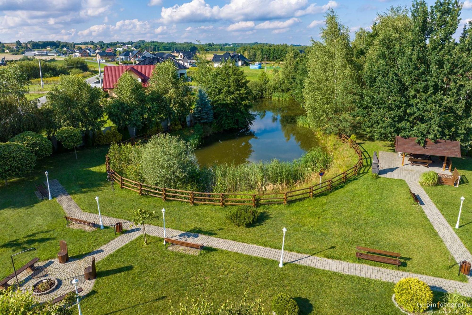 Hotel Millenium Góra Motyczna Kültér fotó