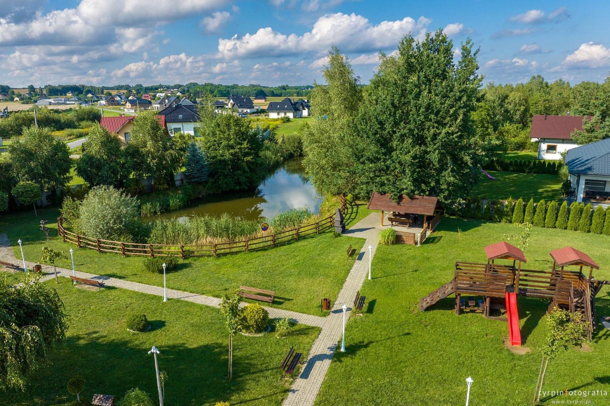 Hotel Millenium Góra Motyczna Kültér fotó