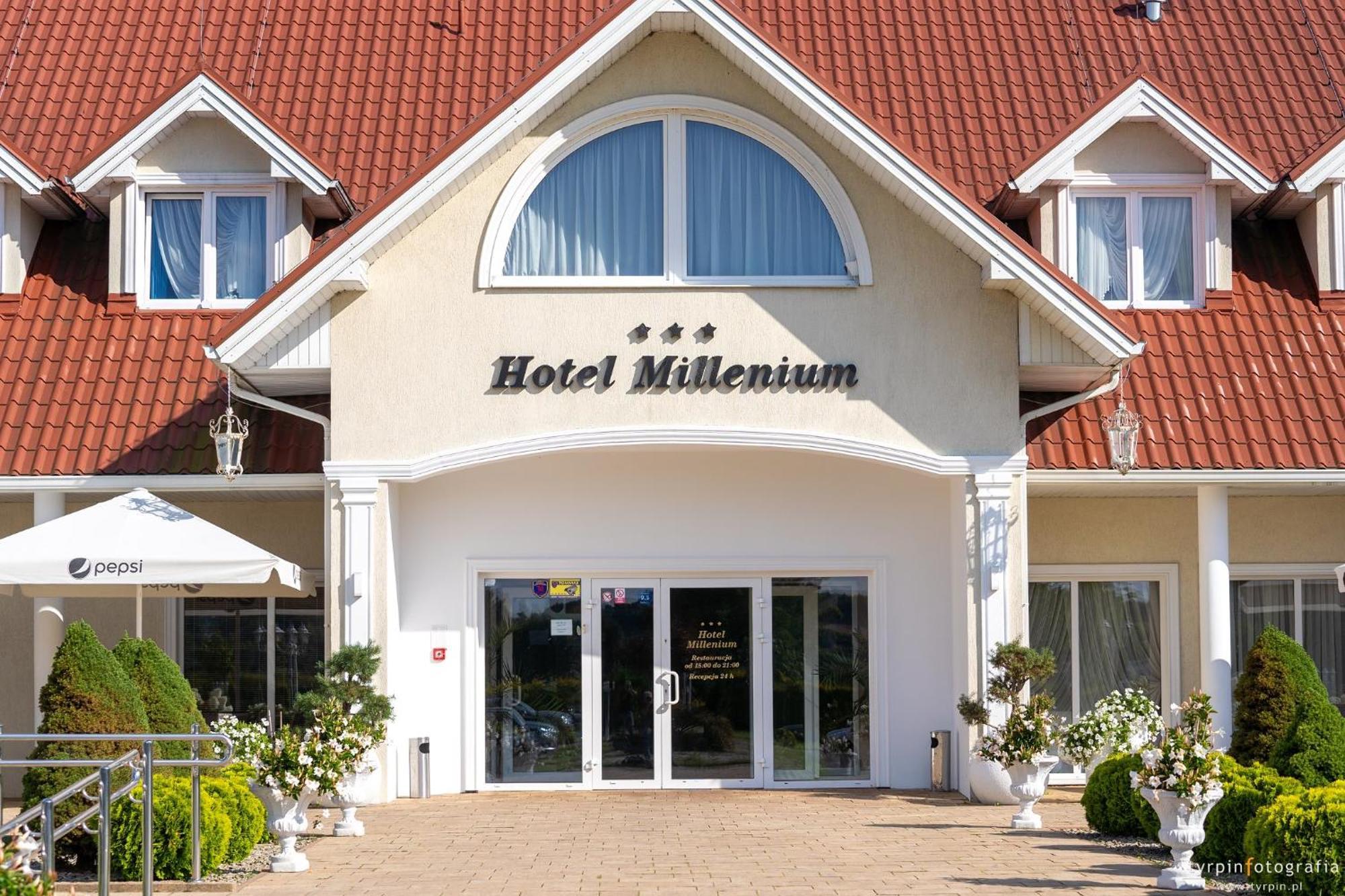 Hotel Millenium Góra Motyczna Kültér fotó