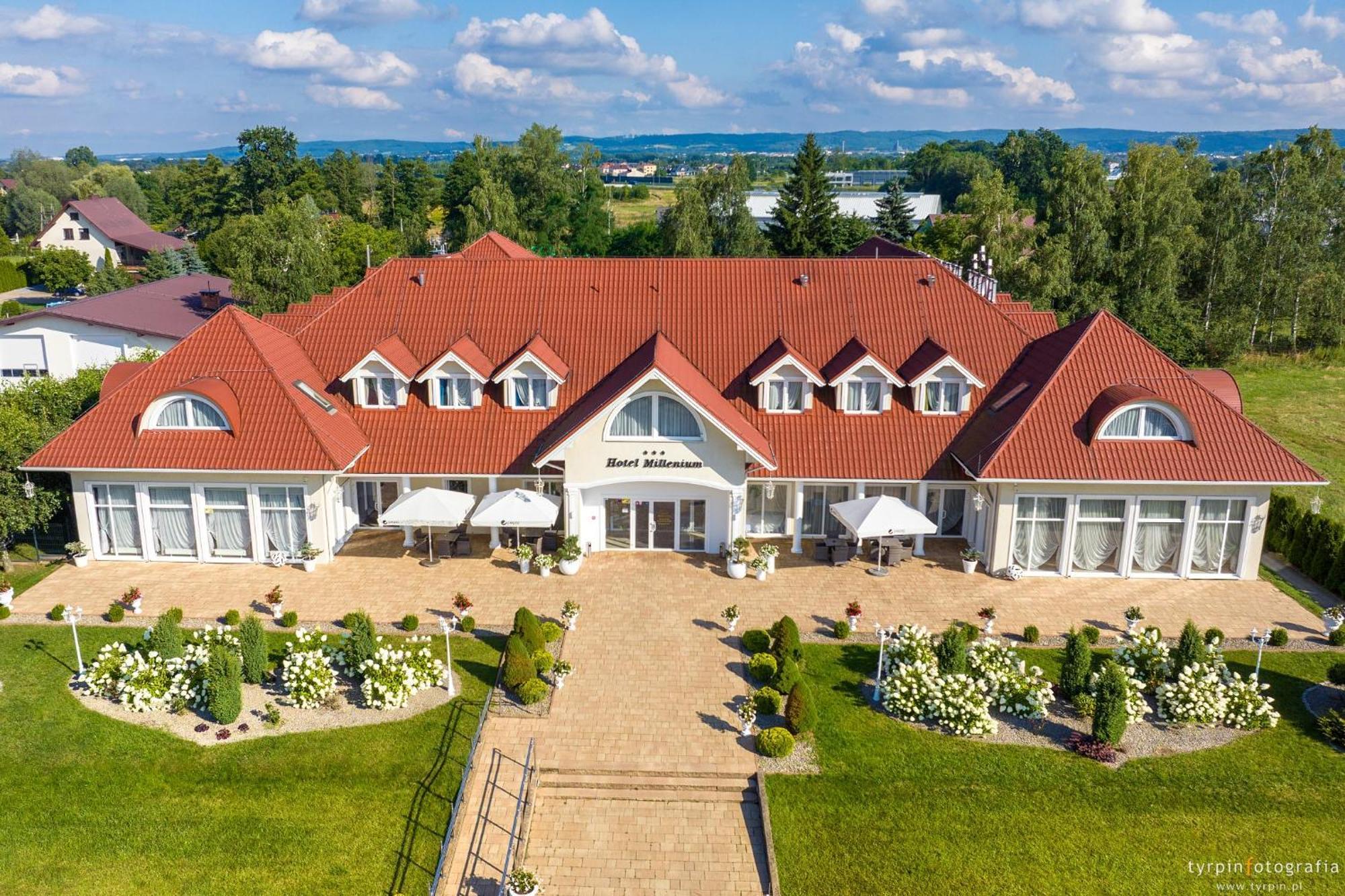 Hotel Millenium Góra Motyczna Kültér fotó