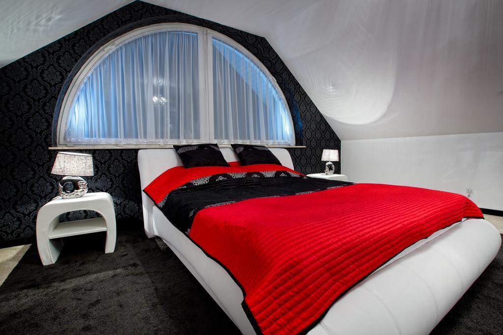 Hotel Millenium Góra Motyczna Szoba fotó