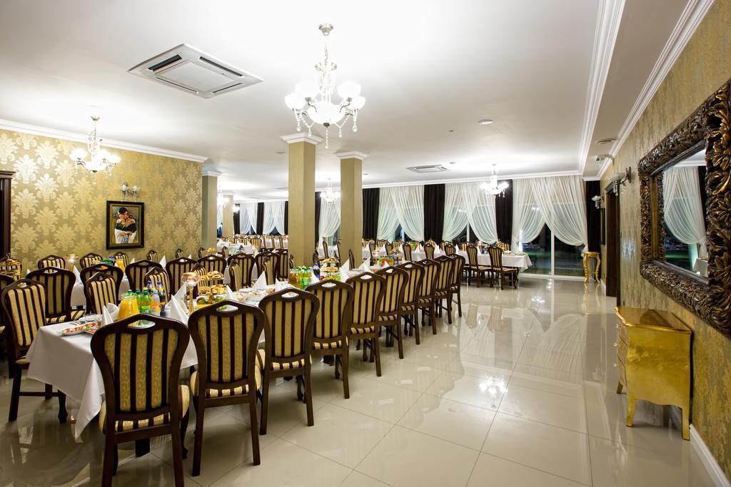 Hotel Millenium Góra Motyczna Kültér fotó
