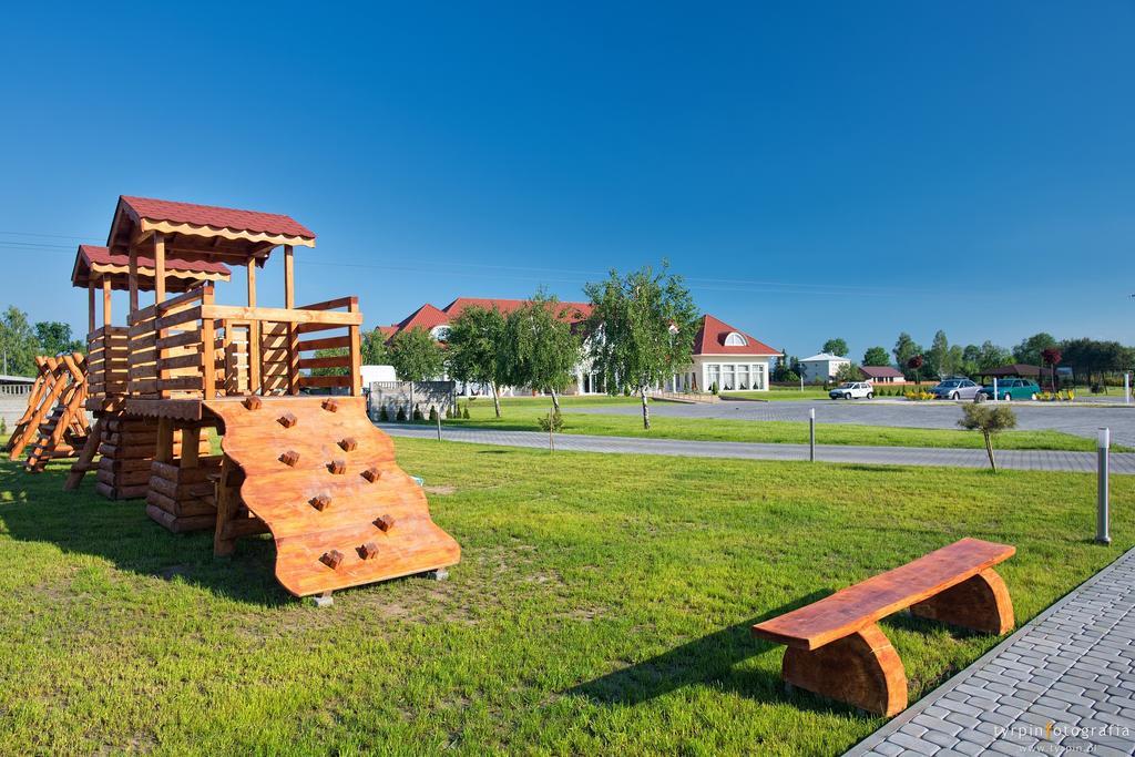 Hotel Millenium Góra Motyczna Kültér fotó